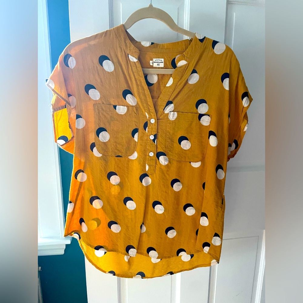 Bridge & Burn Split neck gold shirt L